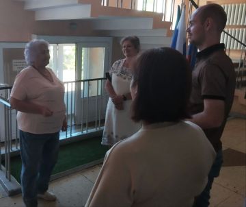 28 августа лидер общественного мнения, член общественного совета муниципального образования городского округа Макеевка Галина Комар провела встречу с жителями жилого массива Горького в холле Управы Червоногвардейского...