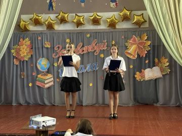 Сегодня, 1 сентября, руководитель Управы Советского внутригородского района Администрации городского округа Макеевка Сергей Савельев принял участие в торжественной линейке, посвящённой Дню знаний в Средней школе № 72...