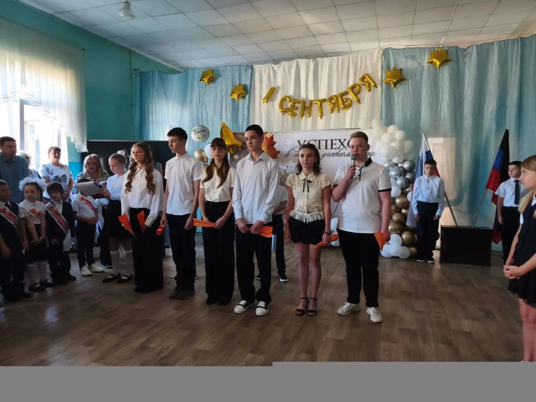 Сегодня, 1 сентября, в учебных заведениях Кировского внутригородского района, состоялся праздник Первого звонка для юных жителей Республики Сегодня, 1 сентября, в учебных заведениях Кировского внутригородского района, состоялся праздник Первого звонка для юных жителей Республики