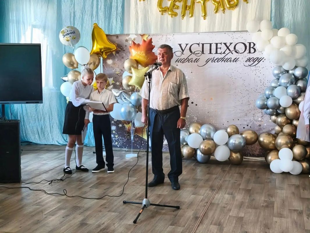 Сегодня, 1 сентября, в учебных заведениях Кировского внутригородского района, состоялся праздник Первого звонка для юных жителей Республики Сегодня, 1 сентября, в учебных заведениях Кировского внутригородского района, состоялся праздник Первого звонка для юных жителей Республики