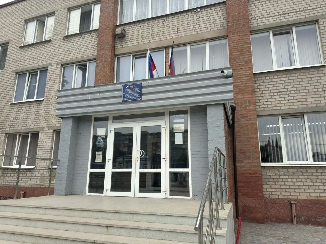 В ходе рабочей поездки, вместе с другом Республики побывали в лицее «Престиж». Показали, как идёт обновление: осмотрели отремонтированный пищеблок — теперь он соответствует современным стандартам В ходе рабочей поездки, вместе с другом Республики побывали в лицее «Престиж». Показали, как идёт обновление: осмотрели отремонтированный пищеблок — теперь он соответствует современным стандартам