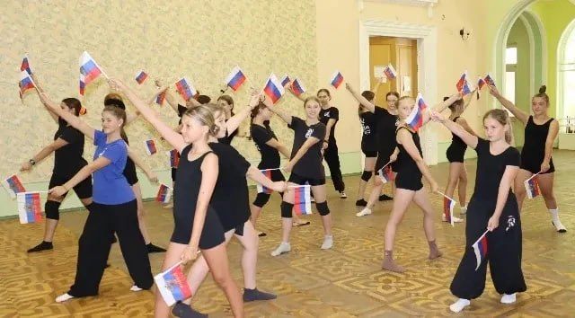 Уже несколько лет подряд август в нашем городе проходит под знаком масштабной акции «Культурный Донбасс» Уже несколько лет подряд август в нашем городе проходит под знаком масштабной акции «Культурный Донбасс»