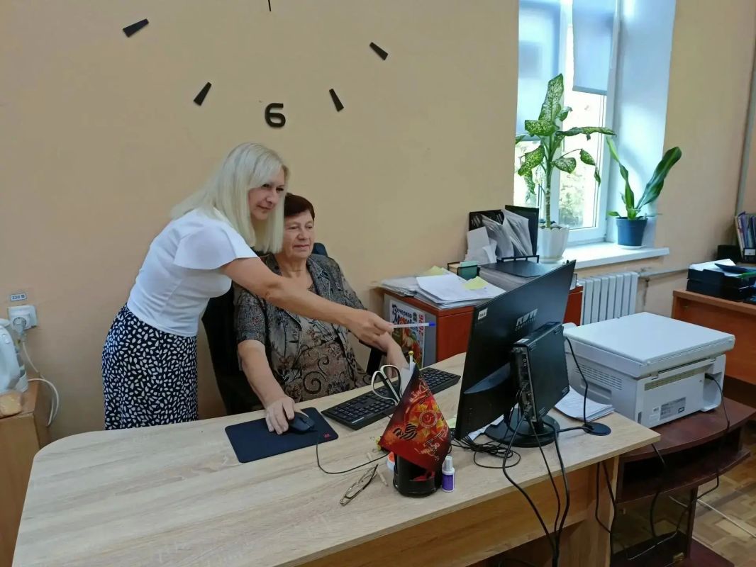 Цифровой мир - доступен каждому: в Макеевке продолжаются уроки компьютерной грамотности Цифровой мир - доступен каждому: в Макеевке продолжаются уроки компьютерной грамотности