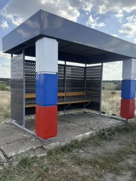 #СОДЕРЖАНИЕ_СВОД за сутки. Продолжаем обновлять объекты дорожной инфраструктуры - на участке дороги Зугрэс – Иловайск установили новый автопавильон Также для обеспечения безопасности дорожного движения а рамках содержания...