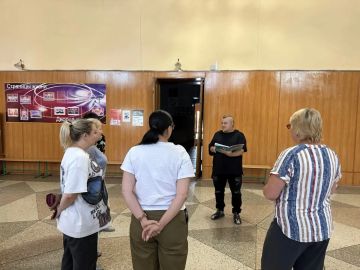 Сегодня, 4 сентября в Червоногвардейском районе лидер общественного мнения Юрий Сирош провел встречу с трудовым коллективом МБУ «Дворец культуры им. К.И.Поченкова»