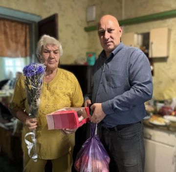 В рамках празднования 336-й годовщины основания города Макеевки организованы поздравления заслуженных горожан