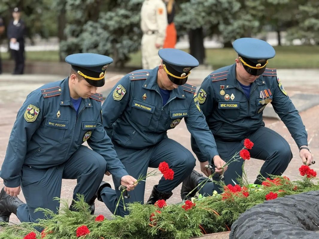 В Макеевке почтили память земляков, освободивших город от немецко-фашистских захватчиков В Макеевке почтили память земляков, освободивших город от немецко-фашистских захватчиков
