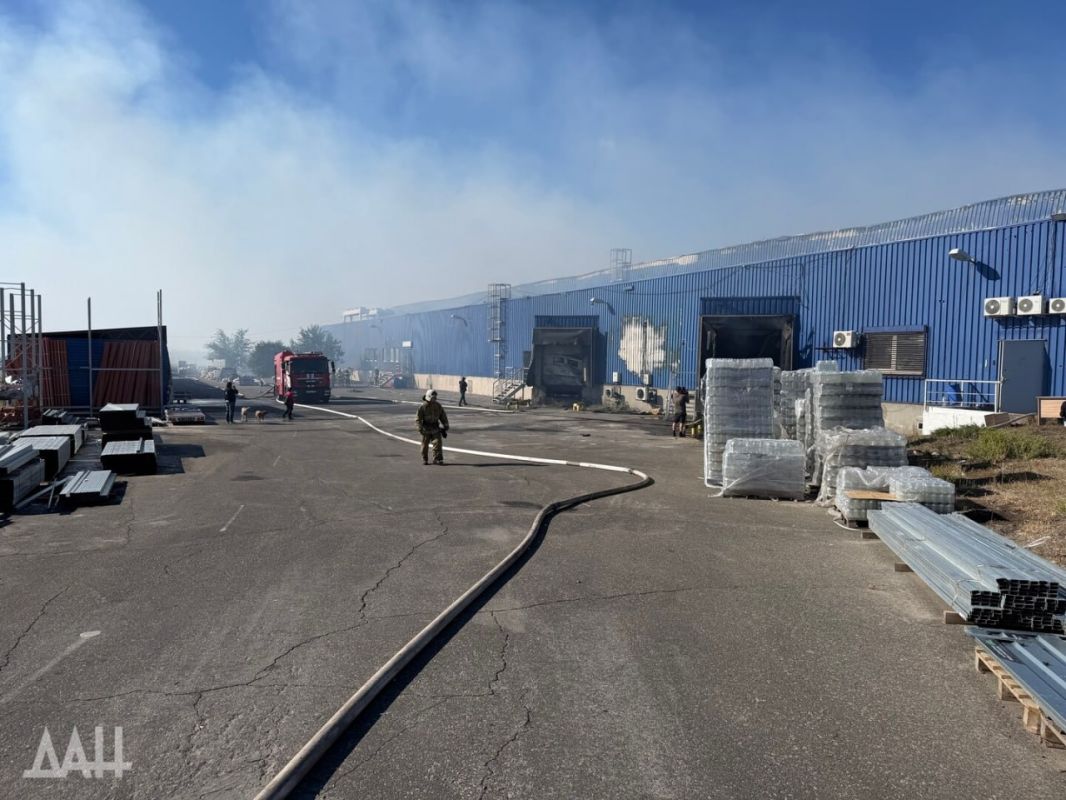 Еще фото последствий удара по "Галактике" в Мариуполе Еще фото последствий удара по "Галактике" в Мариуполе