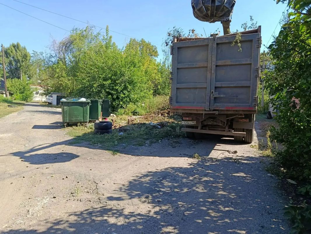 4 сентября, с целью приведения территории в надлежащее санитарное состояние в Кировском внутригородском районе силами Макеевского филиала ГУП ДНР «Донснабкомплект» выполнены работы по вывозу накоплений мусора на контейнерных... 4 сентября, с целью приведения территории в надлежащее санитарное состояние в Кировском внутригородском районе силами Макеевского филиала ГУП ДНР «Донснабкомплект» выполнены работы по вывозу накоплений мусора на контейнерных...