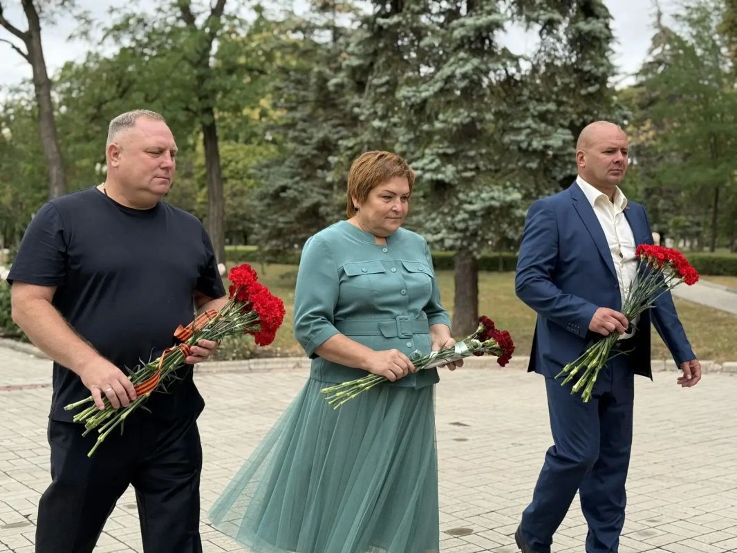 В Макеевке почтили память земляков, освободивших город от немецко-фашистских захватчиков В Макеевке почтили память земляков, освободивших город от немецко-фашистских захватчиков
