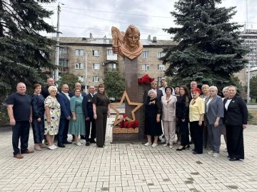 Подвожу итоги недели.. 1 сентября прозвенел первый звонок для наших детей. Особенным этот день стал для посёлка Ханженково-Северный — там после обновления открылась школа № 1. Провели приём граждан. Вопросы разные — от...