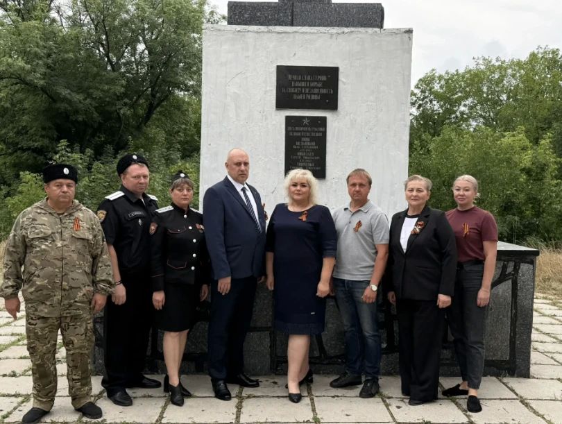 В Советском внутригородском районе городского округа Макеевка состоялось возложение цветов, приуроченное к 83-ой годовщине освобождения Донбасса от немецко-фашистских захватчиков В Советском внутригородском районе городского округа Макеевка состоялось возложение цветов, приуроченное к 83-ой годовщине освобождения Донбасса от немецко-фашистских захватчиков