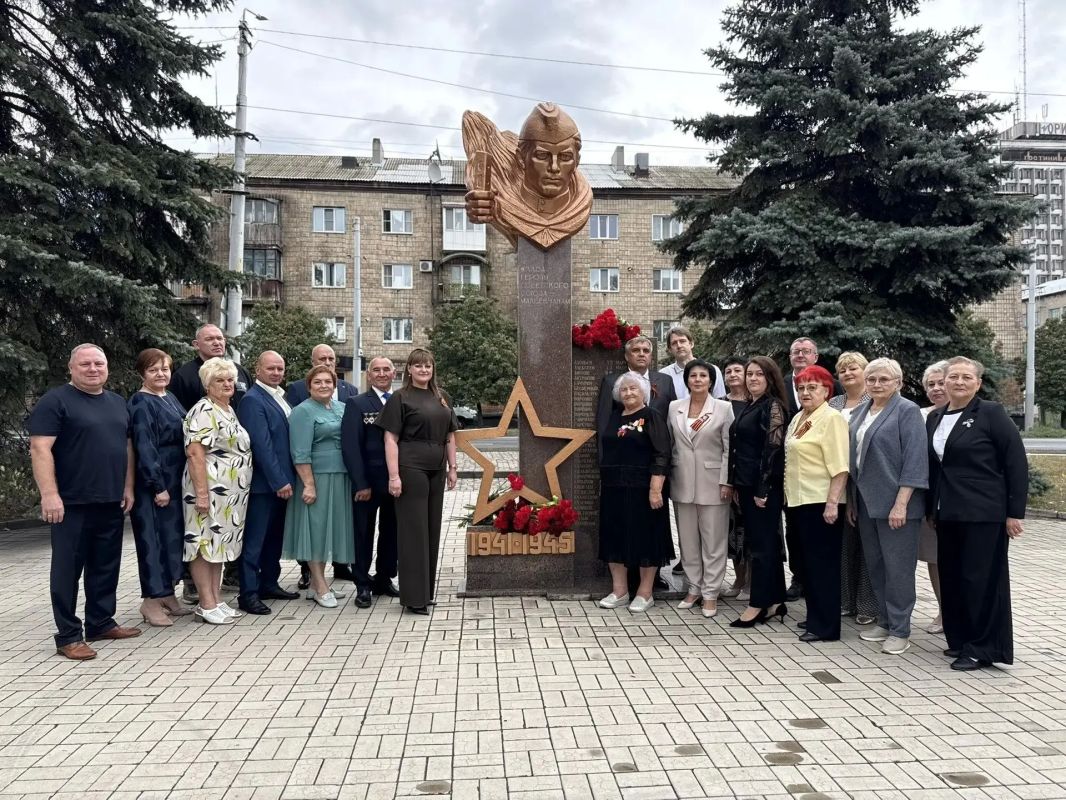 В Макеевке почтили память земляков, освободивших город от немецко-фашистских захватчиков В Макеевке почтили память земляков, освободивших город от немецко-фашистских захватчиков