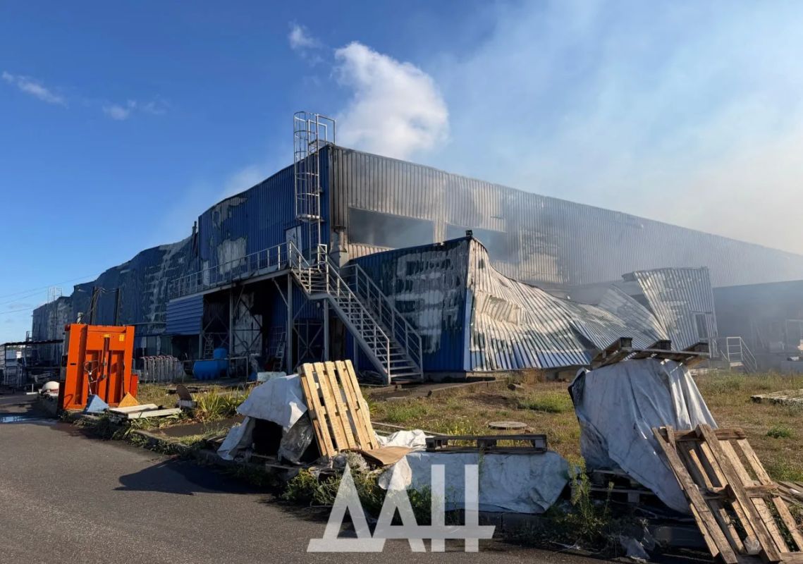 ВСУ ударили по торговому центру «Галактика» в Мариуполе — здание полностью выгорело ВСУ ударили по торговому центру «Галактика» в Мариуполе — здание полностью выгорело
