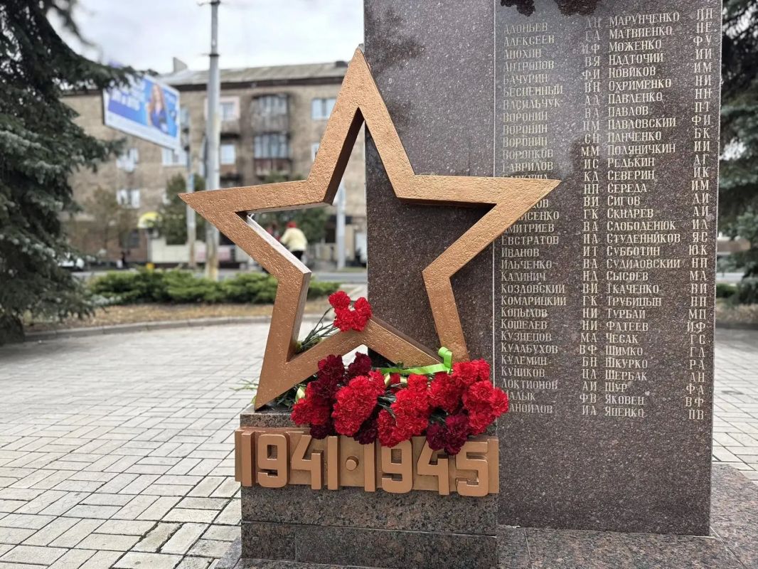 В Макеевке почтили память земляков, освободивших город от немецко-фашистских захватчиков В Макеевке почтили память земляков, освободивших город от немецко-фашистских захватчиков