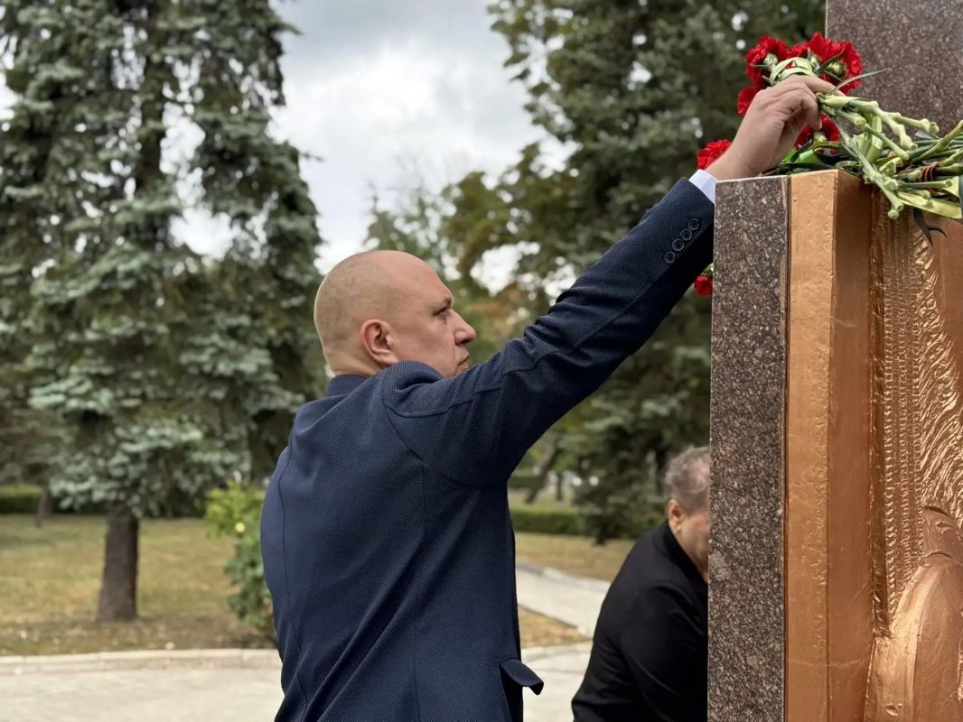 В Макеевке почтили память земляков, освободивших город от немецко-фашистских захватчиков В Макеевке почтили память земляков, освободивших город от немецко-фашистских захватчиков