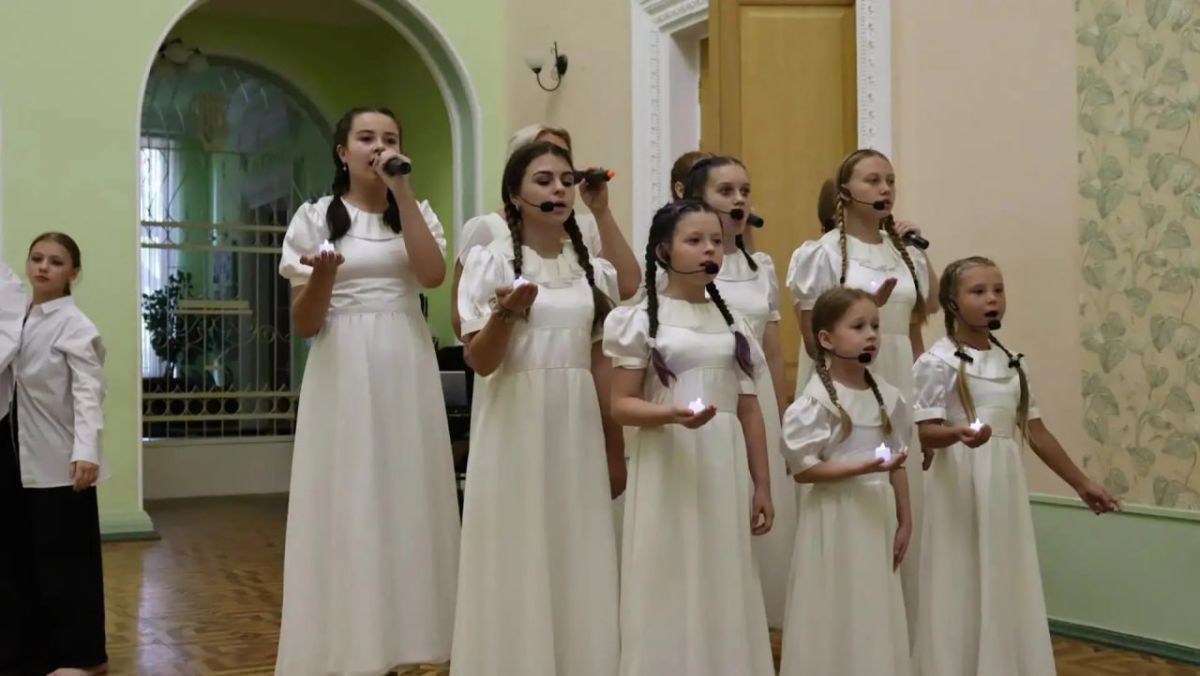 В Муниципальном бюджетном учреждении «Городской дворец культуры им. В. Г. Кирсановой», Дворец культуры «ЯКХЗ» прошёл тематический вечер «Память жива», приуроченный ко Дню освобождения Донбасса В Муниципальном бюджетном учреждении «Городской дворец культуры им. В. Г. Кирсановой», Дворец культуры «ЯКХЗ» прошёл тематический вечер «Память жива», приуроченный ко Дню освобождения Донбасса