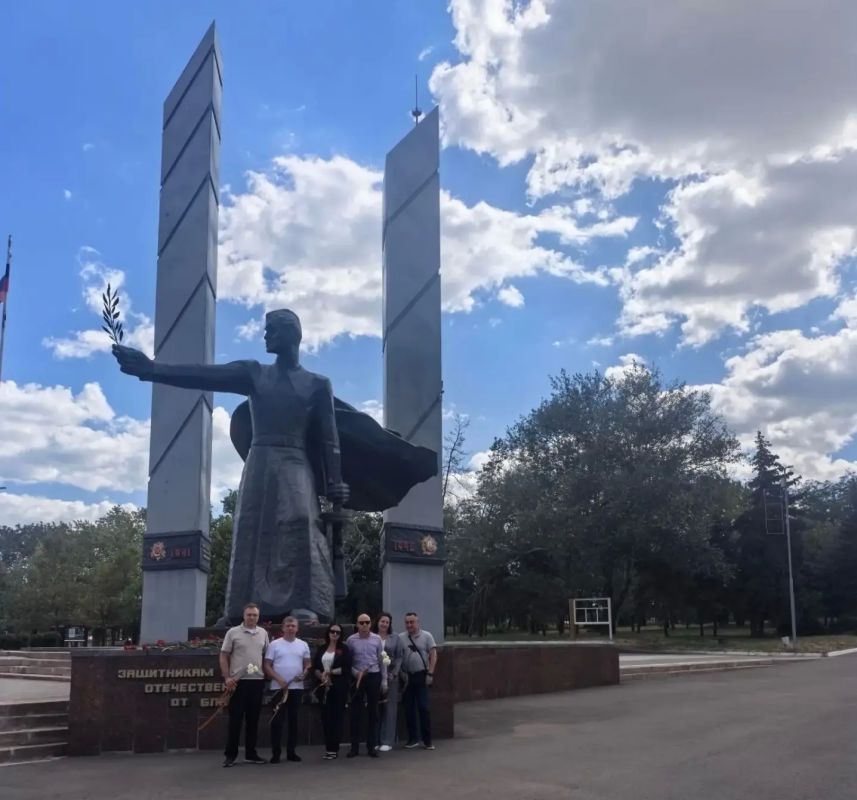 Сохраняя память поколений: коллективы подведомственных Минтрансу ДНР предприятий почтили героев в 83-ю годовщину Освобождения Донбасса