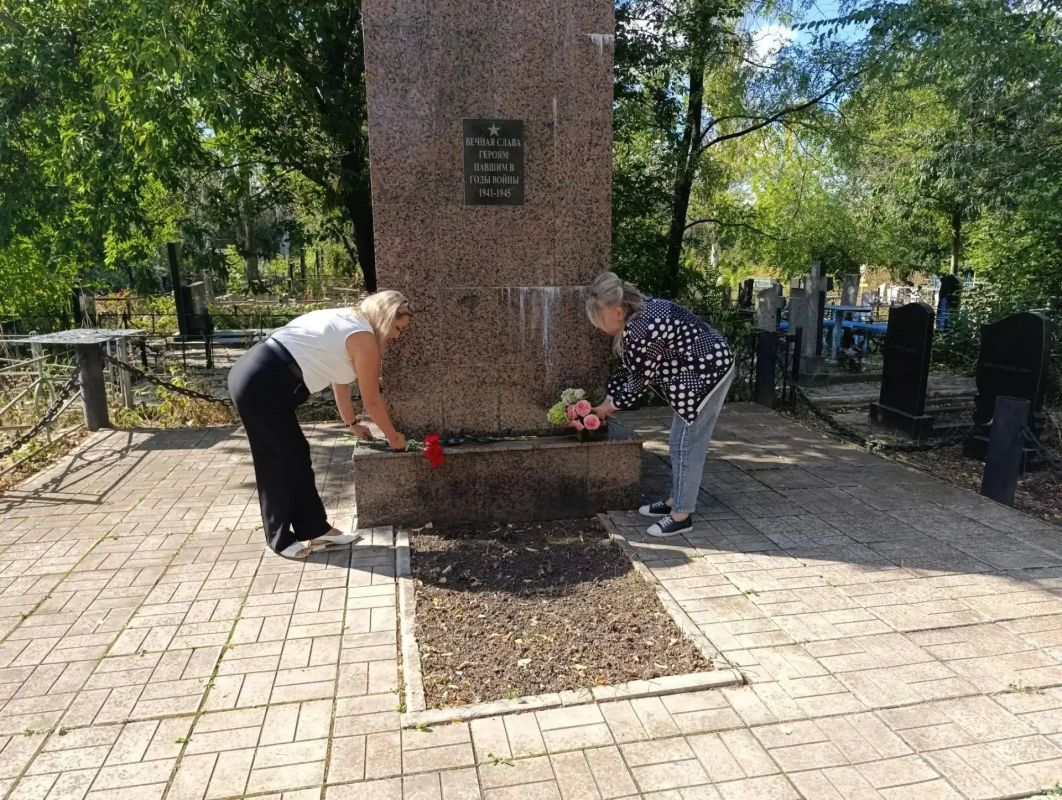 Сегодня, 8 сентября 2026 года сотрудники Государственного бюджетного учреждения социального обслуживания «Центр социального обслуживания населения Червоногвардейского района города Макеевки» в День освобождения Донбасса... Сегодня, 8 сентября 2026 года сотрудники Государственного бюджетного учреждения социального обслуживания «Центр социального обслуживания населения Червоногвардейского района города Макеевки» в День освобождения Донбасса...