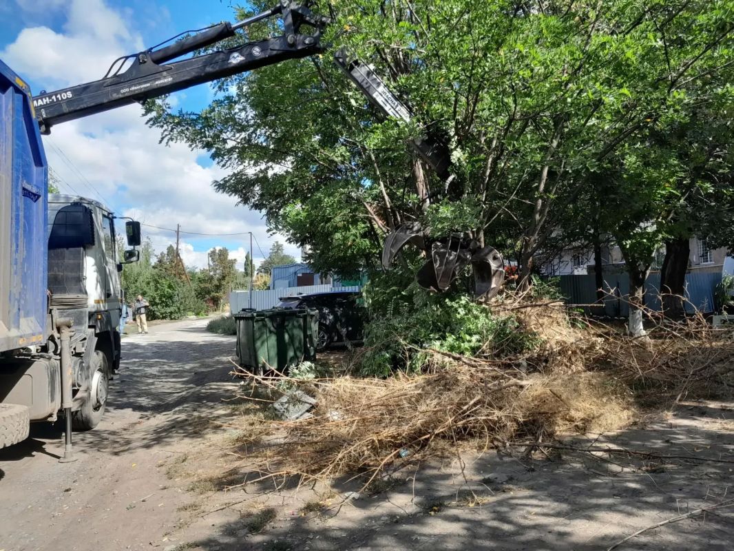 В Центрально-Городском внутригородском районе, в рамках акции "Маленькие добрые дела", при непосредственной помощи активистов ПО 578, проведена работа по вывозу скоплений ТКО и покосу сорных и карантинных трав по ул... В Центрально-Городском внутригородском районе, в рамках акции "Маленькие добрые дела", при непосредственной помощи активистов ПО 578, проведена работа по вывозу скоплений ТКО и покосу сорных и карантинных трав по ул...