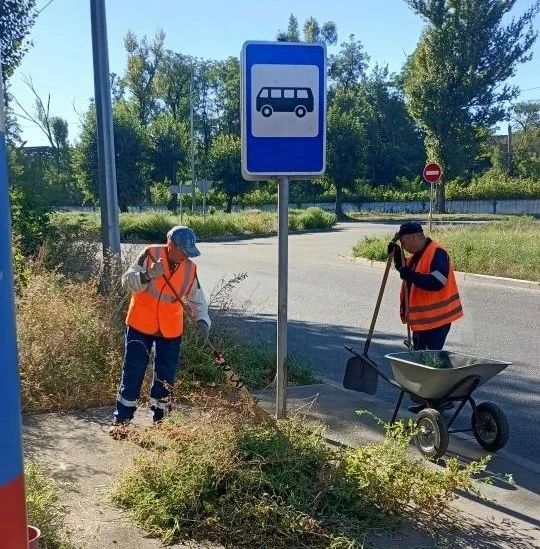 Сегодня, 10 сентября, с целью приведения территории в надлежащее санитарное состояние сотрудниками Филиала № 5 «Ясиновский коксохимический завод» ООО «ЮГМК ДОНЕЦК» проведены работы по покосу и уборке сорных и карантинных... Сегодня, 10 сентября, с целью приведения территории в надлежащее санитарное состояние сотрудниками Филиала № 5 «Ясиновский коксохимический завод» ООО «ЮГМК ДОНЕЦК» проведены работы по покосу и уборке сорных и карантинных...