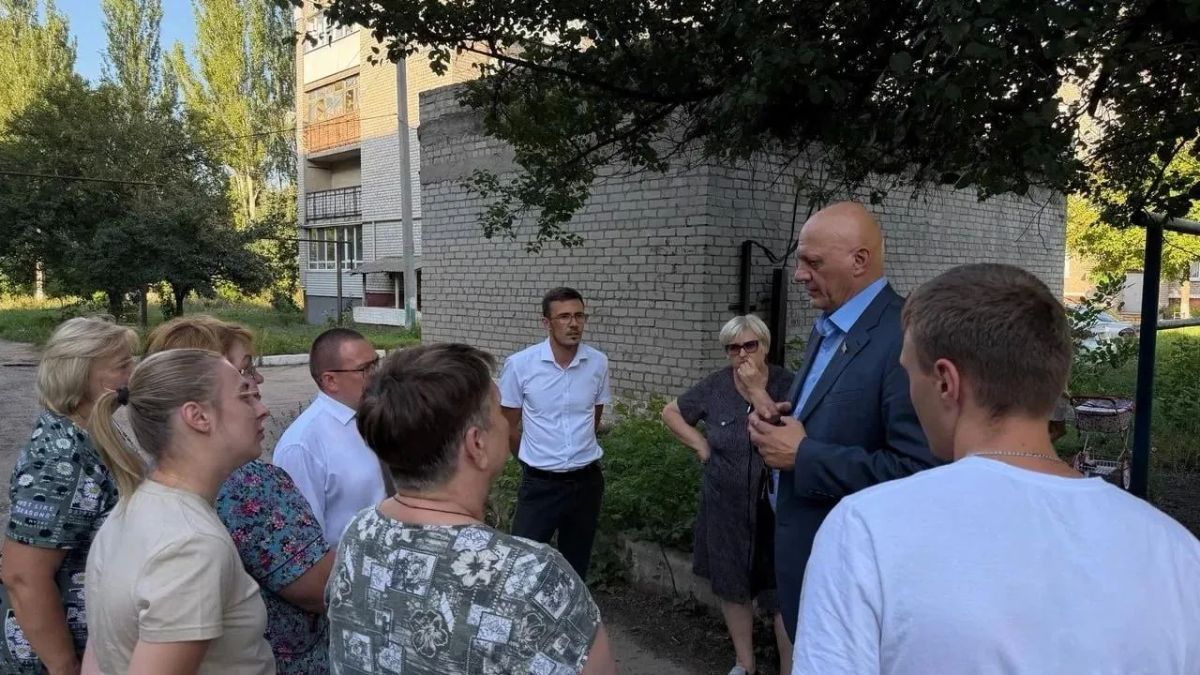 Депутаты фракции ЛДПР продолжают работу с жителями Депутаты фракции ЛДПР продолжают работу с жителями