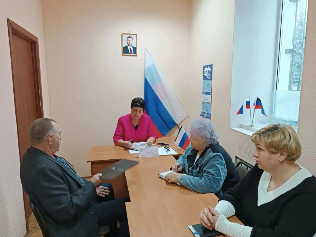 Сегодня, 15 сентября руководитель Управы Червоногвардейского внутригородского района Администрации городского округа Макеевка Мария Чулакова провела приём граждан в Общественной приемной Единой России Червоногвардейского... Сегодня, 15 сентября руководитель Управы Червоногвардейского внутригородского района Администрации городского округа Макеевка Мария Чулакова провела приём граждан в Общественной приемной Единой России Червоногвардейского...