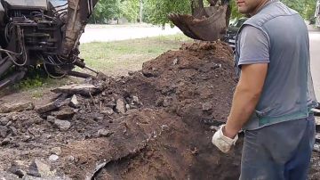 14 сентября, Филиалом «Макеевское ПУВКХ» ГУП ДНР «Вода Донбасса» проведены работы по замене аварийного участка трубопровода холодного водоснабжения возле дома № 146 по ул. Ленина