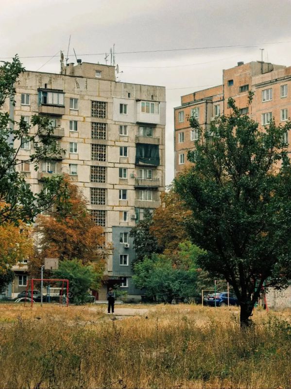 Даже в пасмурную погоду Горняцкий район по-своему красив и наполнен особым настроением Даже в пасмурную погоду Горняцкий район по-своему красив и наполнен особым настроением