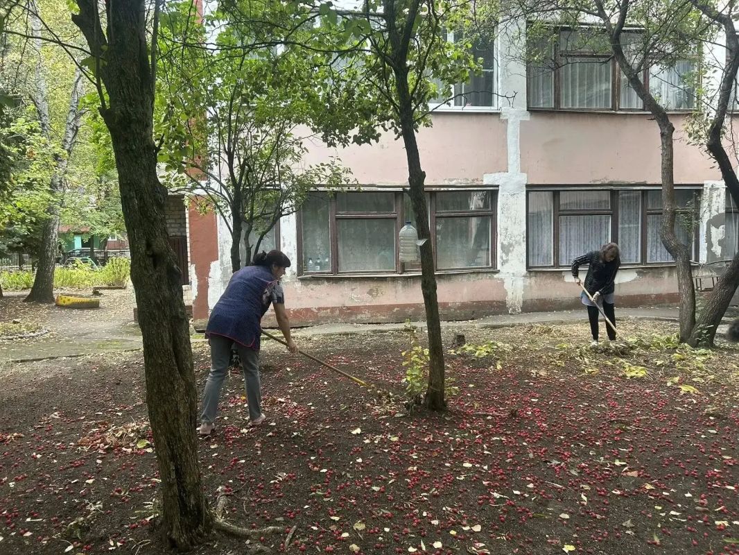 В Горняцком внутригородском районе состоялась акция «Чистый четверг» В Горняцком внутригородском районе состоялась акция «Чистый четверг»