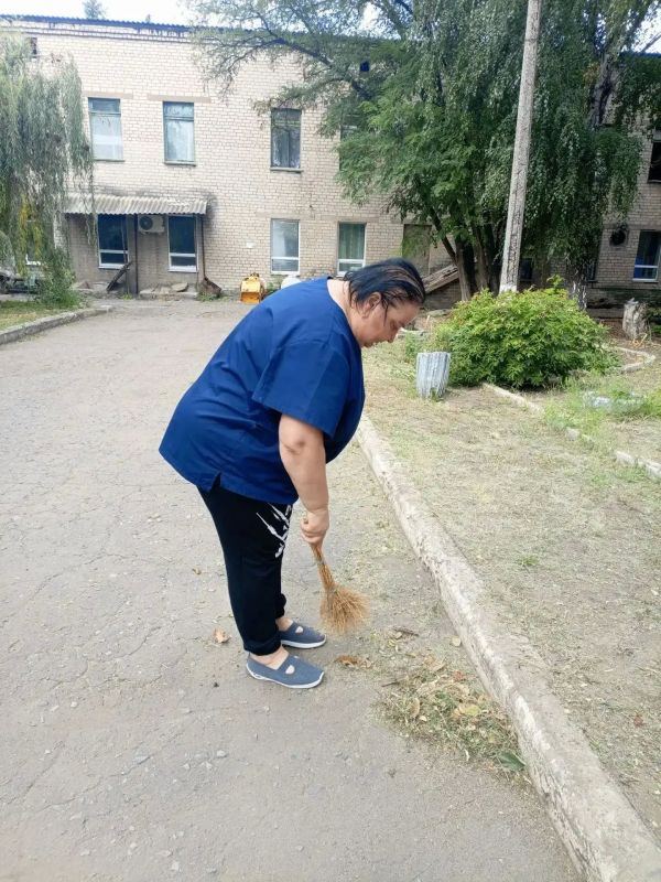 В Горняцком внутригородском районе состоялась акция «Чистый четверг» В Горняцком внутригородском районе состоялась акция «Чистый четверг»