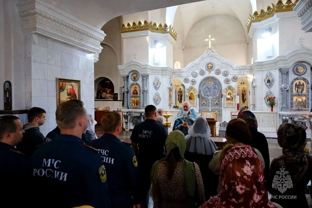 Символ веры, защиты и мужества: в Макеевке сотрудники МЧС России почтили заступницу пожарных и спасателей Символ веры, защиты и мужества: в Макеевке сотрудники МЧС России почтили заступницу пожарных и спасателей