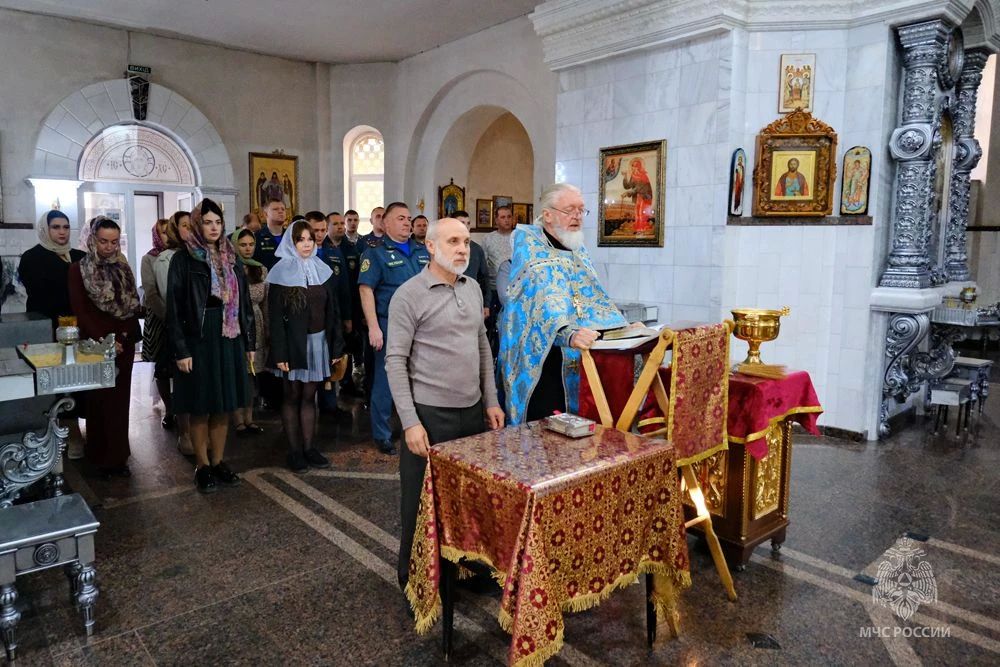 Символ веры, защиты и мужества: в Макеевке сотрудники МЧС России почтили заступницу пожарных и спасателей Символ веры, защиты и мужества: в Макеевке сотрудники МЧС России почтили заступницу пожарных и спасателей
