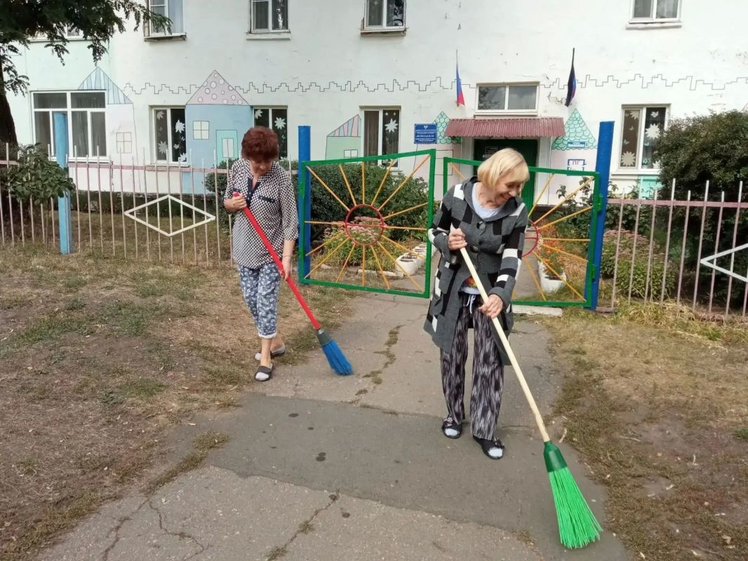 В Горняцком внутригородском районе состоялась акция «Чистый четверг» В Горняцком внутригородском районе состоялась акция «Чистый четверг»