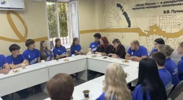 Встретилась с активистами Молодой Гвардии Единой России в неформальной обстановке — за чашкой чая