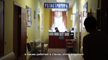 Голосуют даже в роддоме. Сотрудники и роженицы Городского родильного дома Макеевки приняли участие в выборах депутатов Государственной Думы РФ. Выездная избирательная комиссия приехала прямо в роддом, чтобы женщины и медики...
