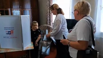 В Червоногвардейском районе Макеевки организовано голосование на дому для маломобильных горожан