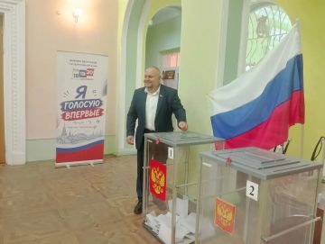 18 сентября принял участие в голосовании на выборах в Государственную думу Российской Федерации IX созыва, которые проходят с 18 по 20 сентября 2026 года, депутат Макеевского городского совета Морозов Александр Николаевич