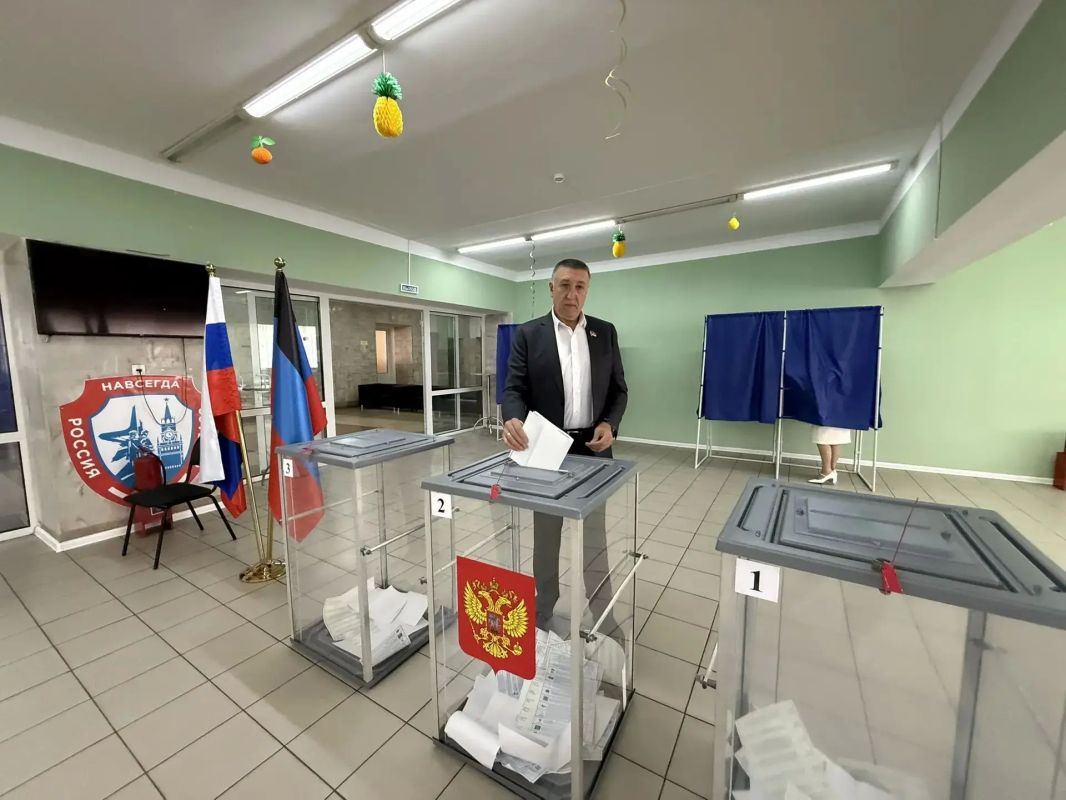 19 сентября 2026 года, депутат Макеевского городского совета Донецкой Народной Республики первого созыва, Тарас Васильевич Сидоренко принял участие в выборах депутатов Государственной Думы Федерального Собрания Российской... 19 сентября 2026 года, депутат Макеевского городского совета Донецкой Народной Республики первого созыва, Тарас Васильевич Сидоренко принял участие в выборах депутатов Государственной Думы Федерального Собрания Российской...
