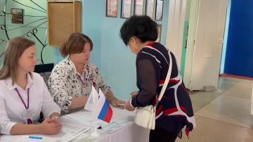 Первой на избирательном участке Советского района проголосовала Валентина Буря — активный житель города