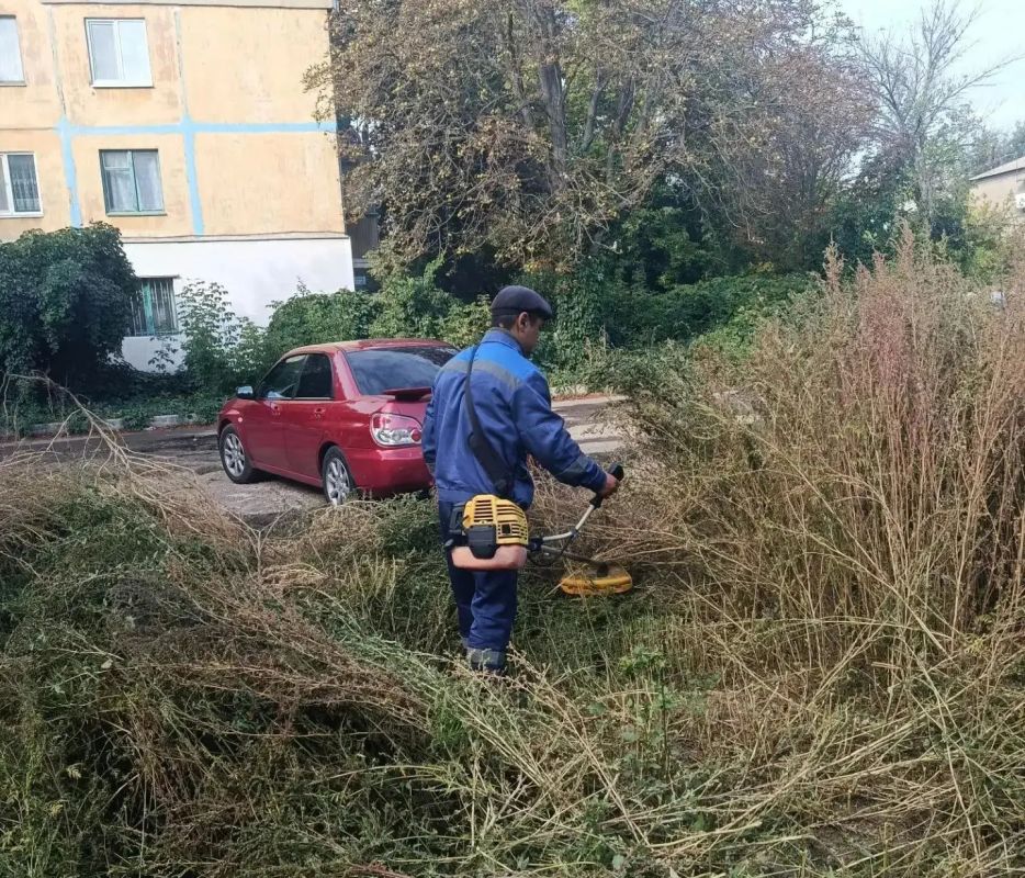 Сегодня, 21 сентября, с целью приведения территории в надлежащее санитарное состояние в Кировском внутригородском районе города Макеевки силами Макеевского филиала НКО «ЕДИНЫЙ РЕГИОНАЛЬНЫЙ ФОНД ПО УПРАВЛЕНИЮ МНОГОКВАРТИРНЫМИ... Сегодня, 21 сентября, с целью приведения территории в надлежащее санитарное состояние в Кировском внутригородском районе города Макеевки силами Макеевского филиала НКО «ЕДИНЫЙ РЕГИОНАЛЬНЫЙ ФОНД ПО УПРАВЛЕНИЮ МНОГОКВАРТИРНЫМИ...