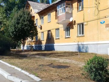 С целью приведения территории в надлежащее санитарное состояние жителями проведены работы по покосу сорных и карантинных трав возле дома № 13 по ул. Жукова