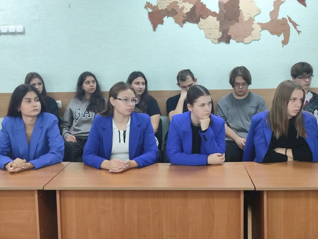 23 сентября провел встечу с учащимися Макеевского педагогического колледжа — в рамках программы "ГосСтарт.Диалог" 23 сентября провел встечу с учащимися Макеевского педагогического колледжа — в рамках программы "ГосСтарт.Диалог"
