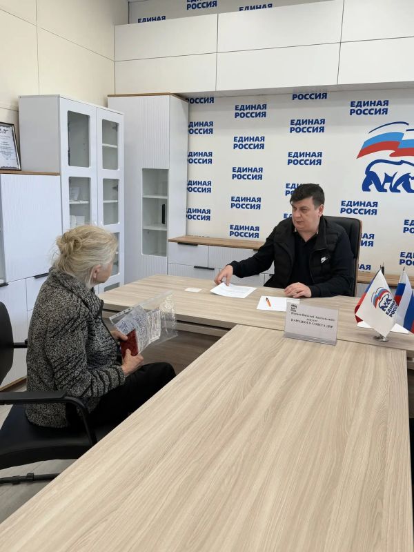Сегодня, 23 сентября, депутат Народного Совета Донецкой Народной Республики Василий Перцев провел приём граждан в общественной приемной «Единой России» Центрально-Городского внутригородского района городского округа... Сегодня, 23 сентября, депутат Народного Совета Донецкой Народной Республики Василий Перцев провел приём граждан в общественной приемной «Единой России» Центрально-Городского внутригородского района городского округа...