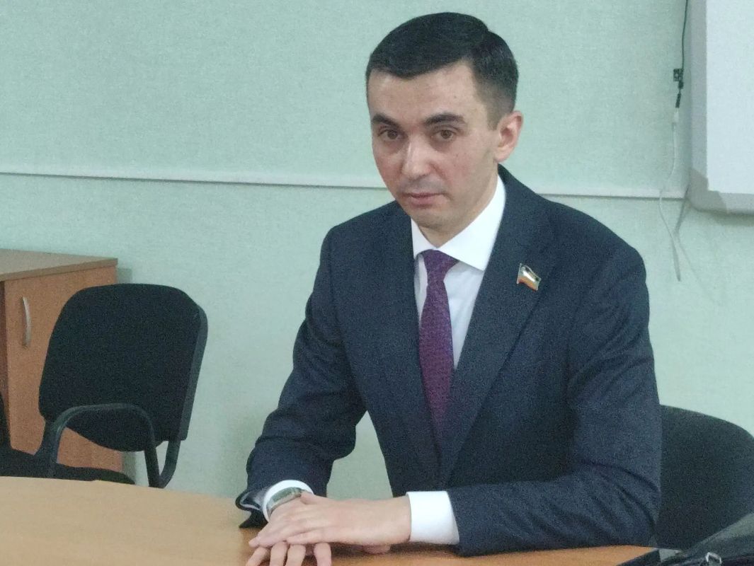 23 сентября провел встечу с учащимися Макеевского педагогического колледжа — в рамках программы "ГосСтарт.Диалог" 23 сентября провел встечу с учащимися Макеевского педагогического колледжа — в рамках программы "ГосСтарт.Диалог"