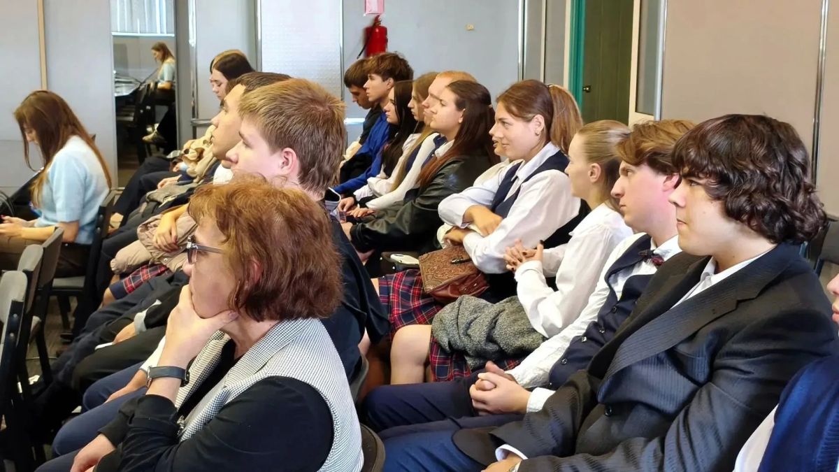 Как школьники ДНР выбирают путь в будущее Как школьники ДНР выбирают путь в будущее