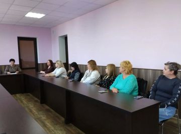 Сегодня, 25 сентября руководитель Управы Червоногвардейского внутригородского района Администрации городского округа Макеевка Мария Чулакова провела собрание секретарей первичных общественных организаций местного отделения...
