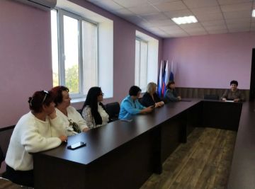 Сегодня, 25 сентября, руководитель Управы Червоногвардейского внутригородского района Администрации городского округа Макеевка Мария Чулакова провела заседание Политсовета с секретарями первичных отделений местного отделения...