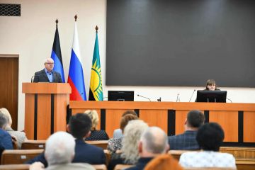 Сегодня провела очередное расширенное аппаратное совещание
