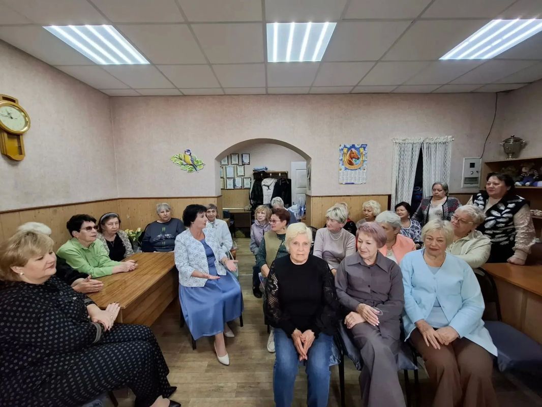 В преддверии Дня пожилого человека посетила Совет женщин Макеевки В преддверии Дня пожилого человека посетила Совет женщин Макеевки